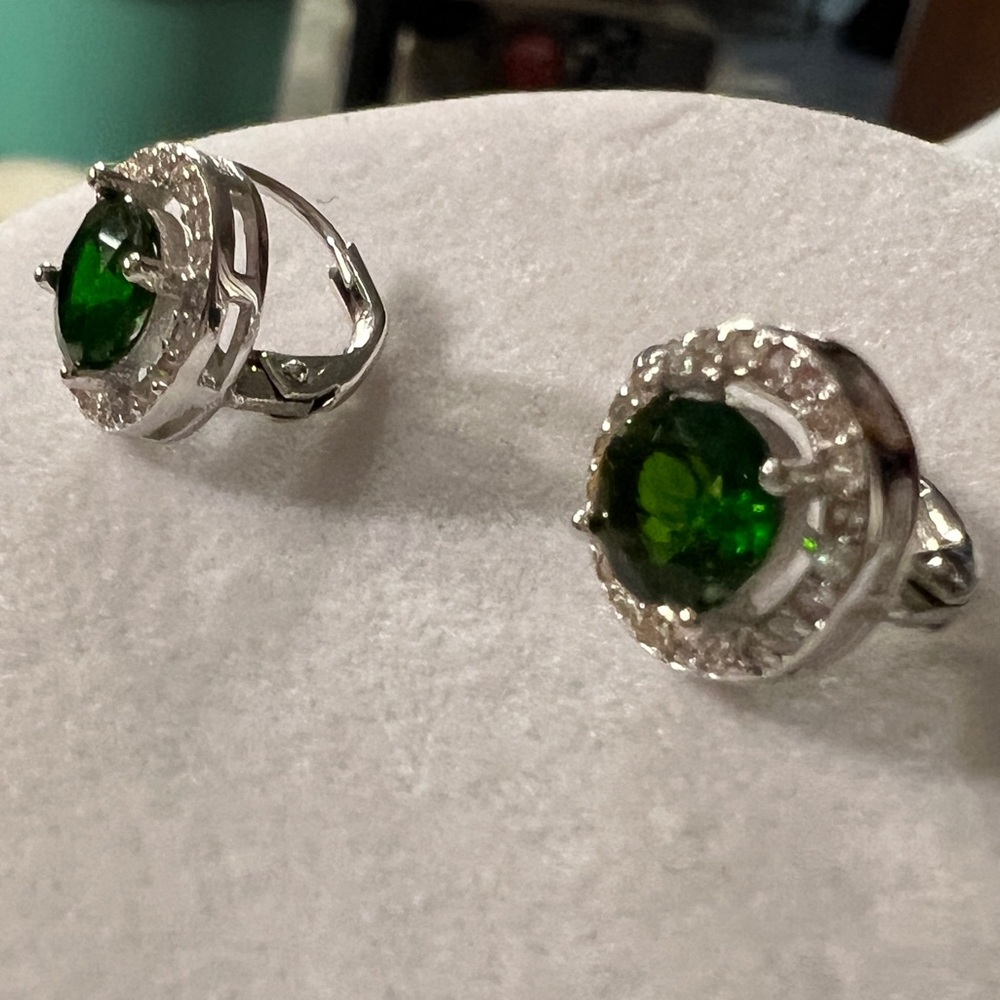 Emerald and white sapphire earrings - Picture 2 of 2